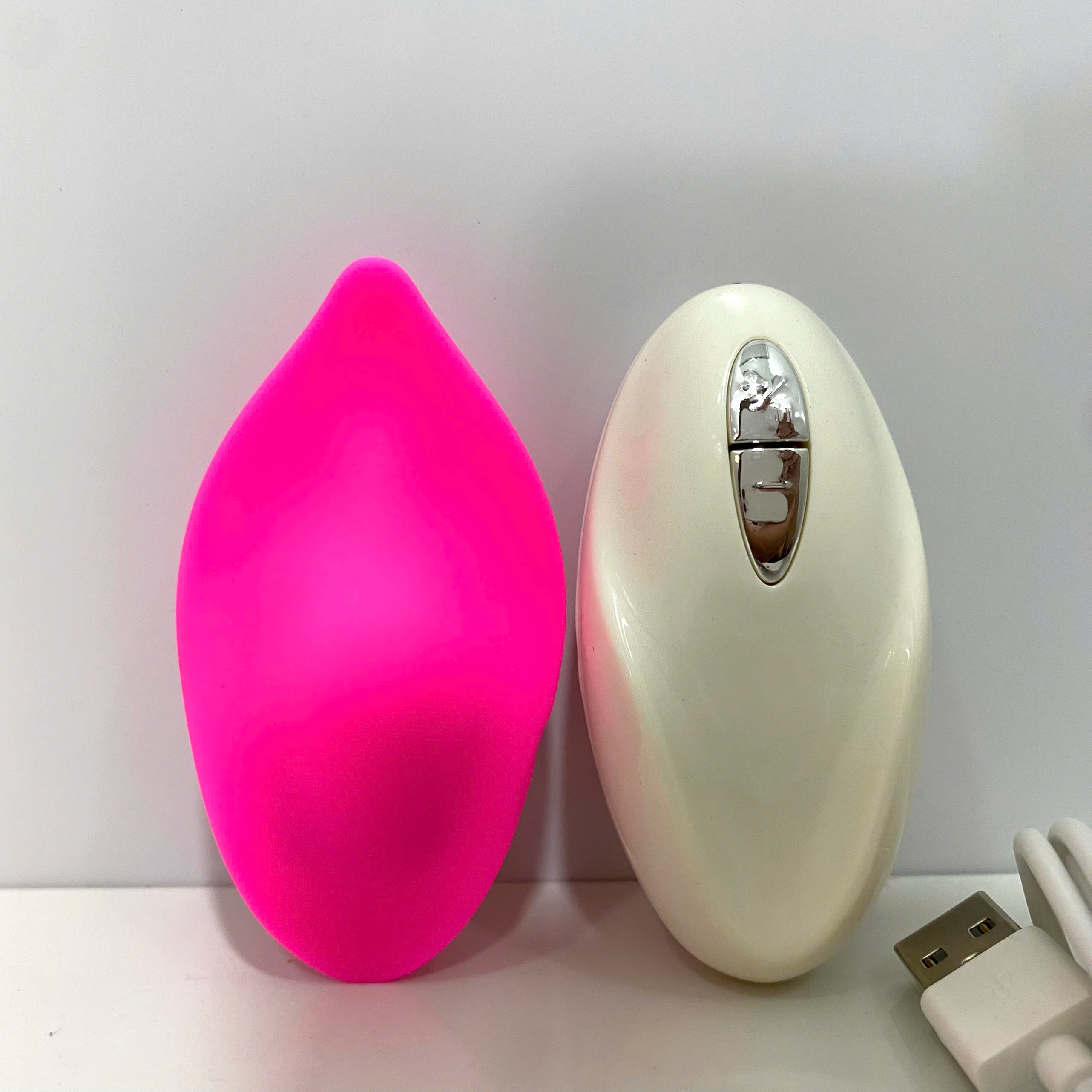 Trứng Rung Mu Rùa Điều Khiển Từ Xa Gắn Quần Chip 12 Chế Độ Rung