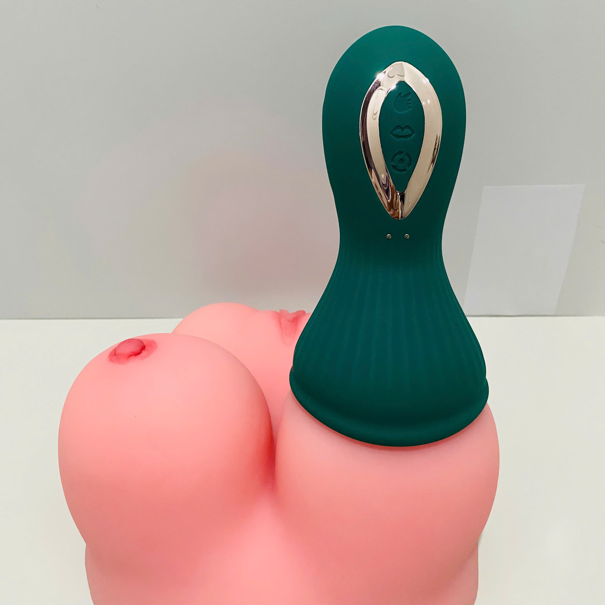 Máy mát xa ngực Milu Cup lưỡi liếm xoay hút co bóp 7 chế độ