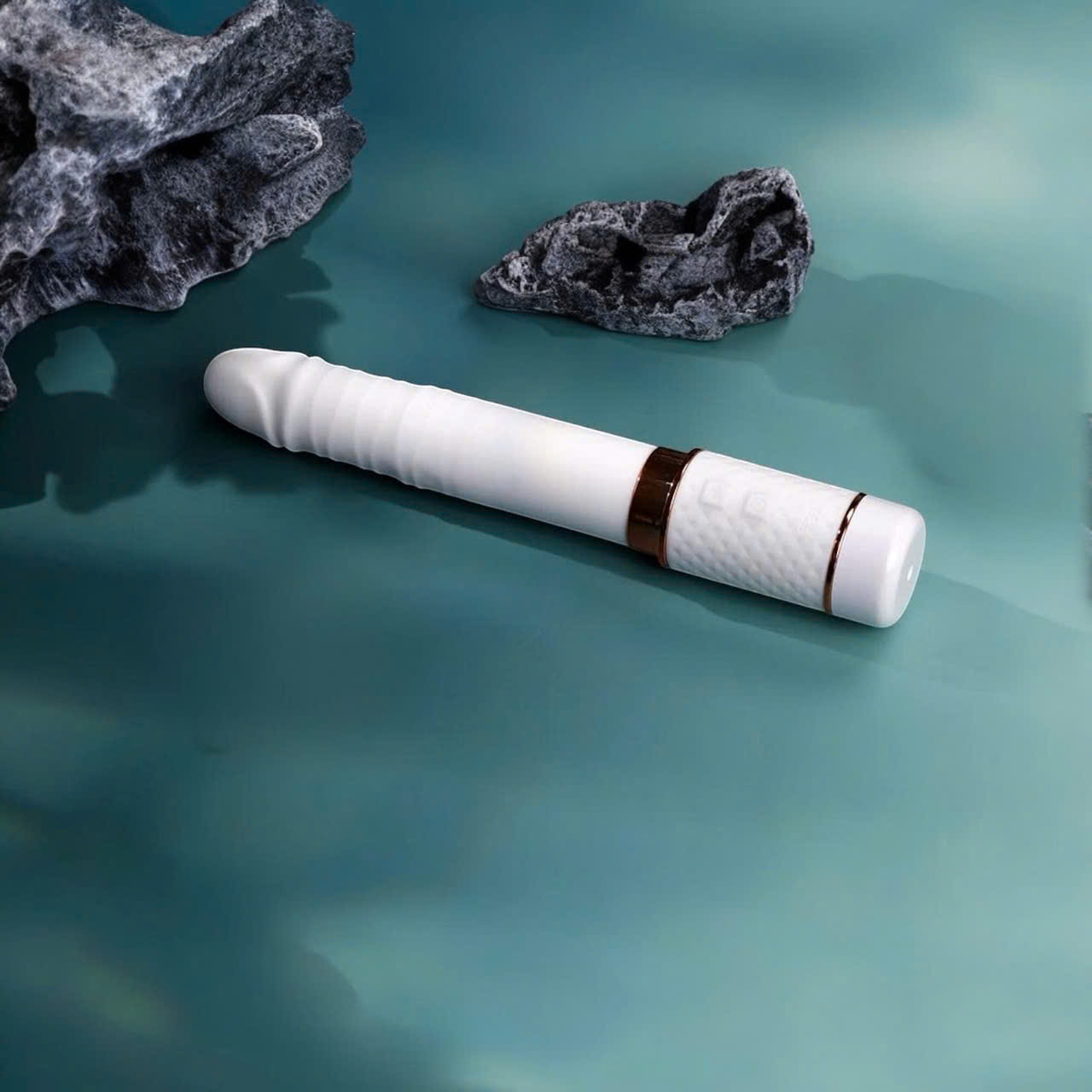 Dương vật giả rung thụt 1 đầu bú mút hột le cao cấp kích thích nữ