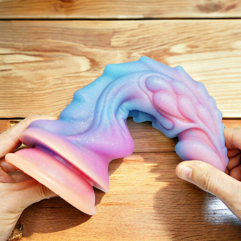 Dương Vật Giả Hình Rồng Phát Sáng Gắn Tường Màu Sắc Đẹp