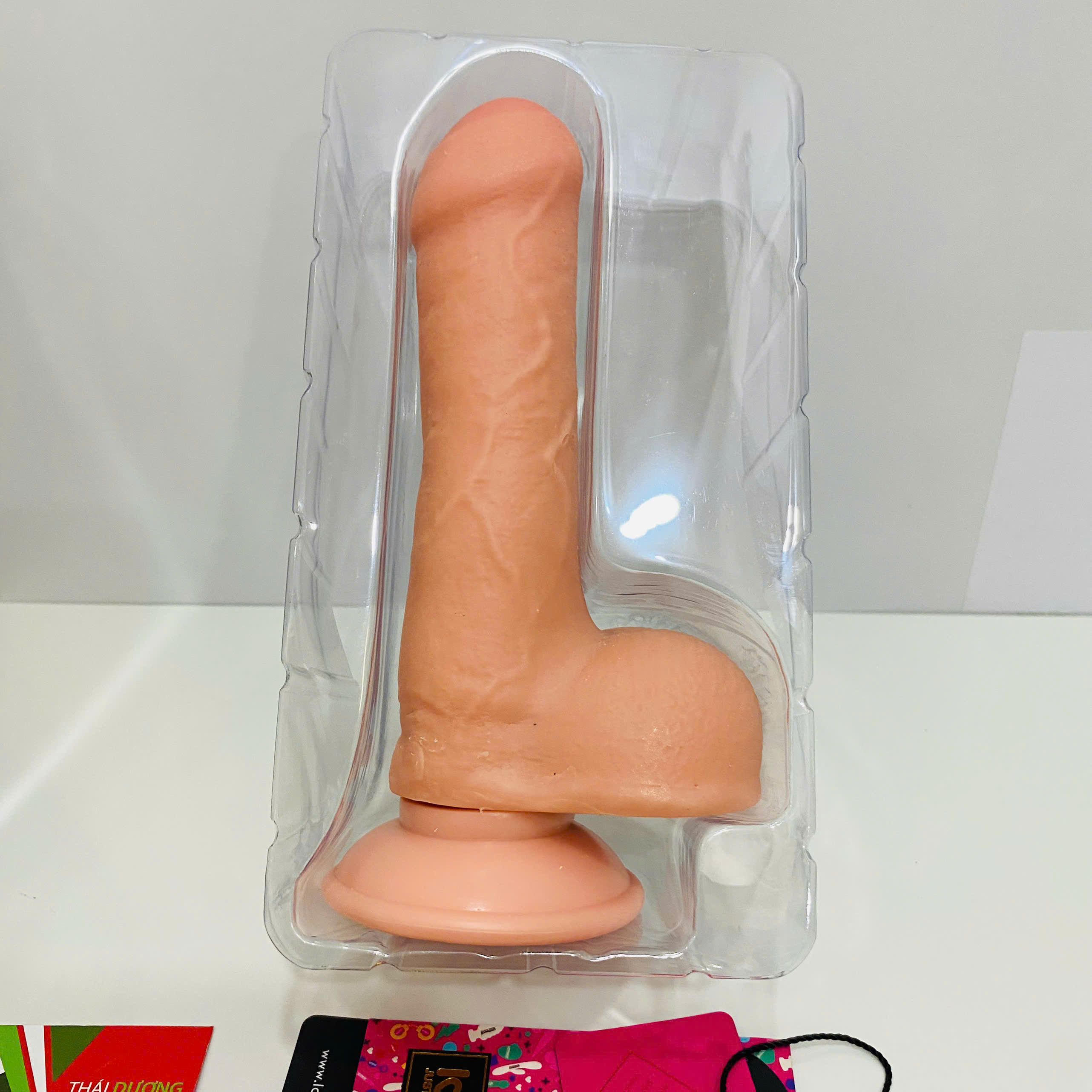 Dildo silicon có bìu gắn tường 7 inch, đầu khấc tăng khoái cảm nữ